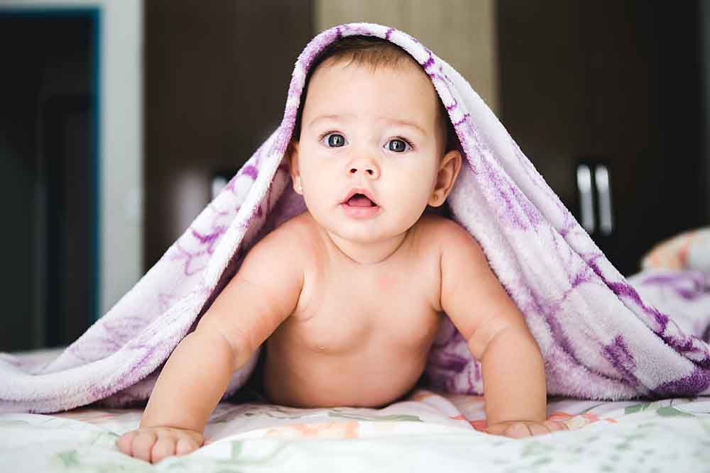 毛布と赤ちゃん